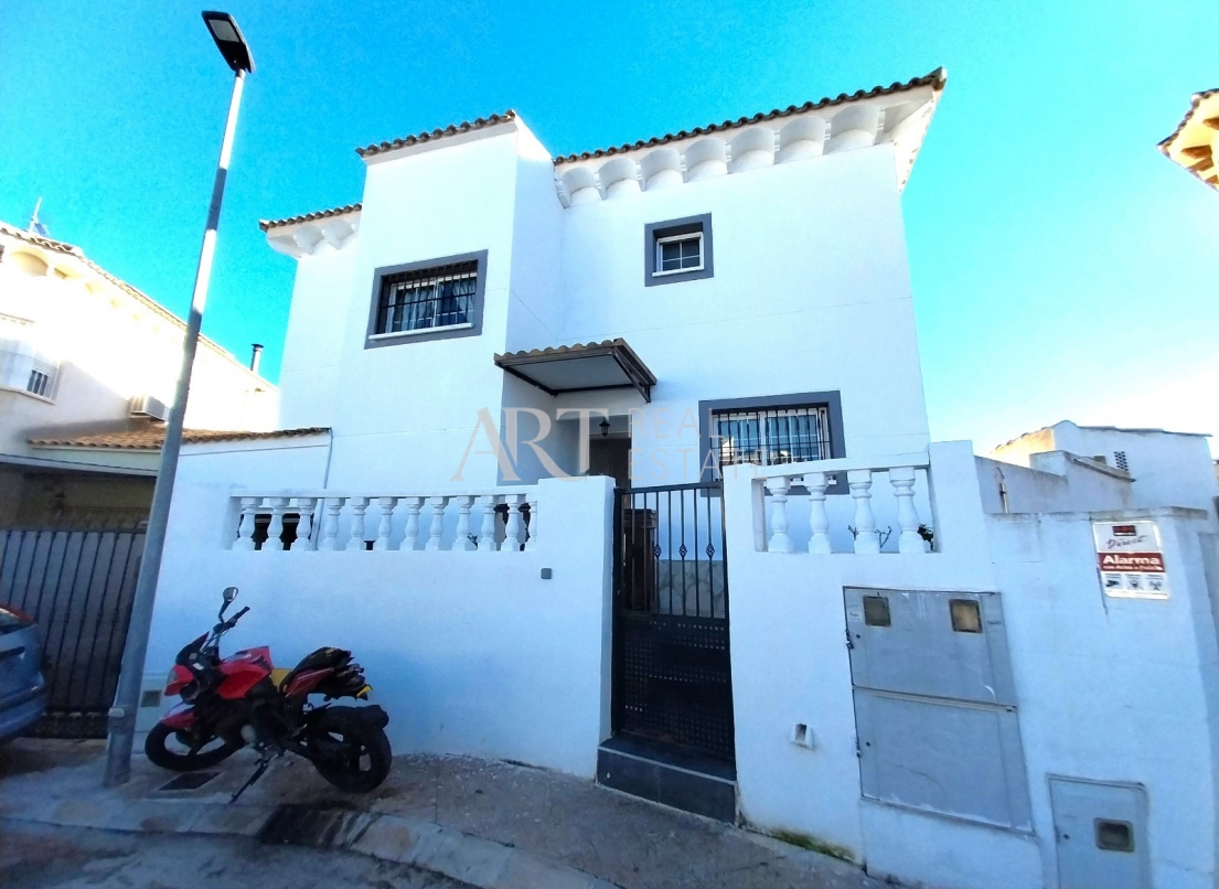 Resale - Villa - Albir