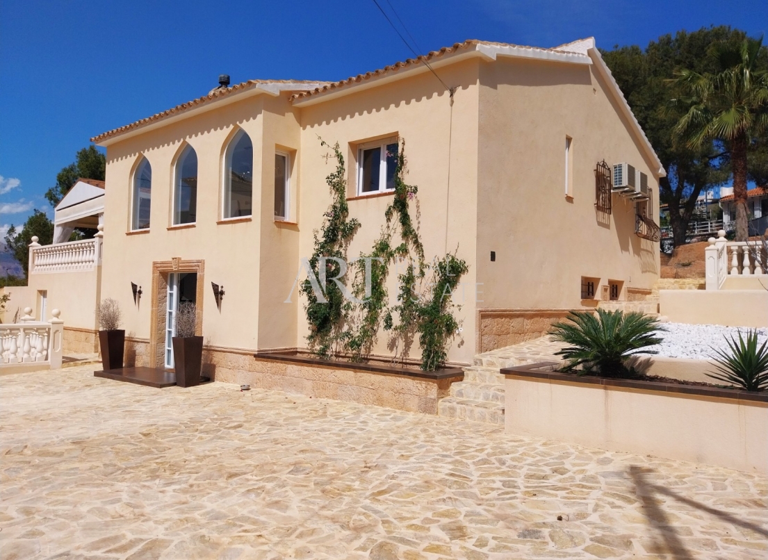 Resale - Villa - Albir