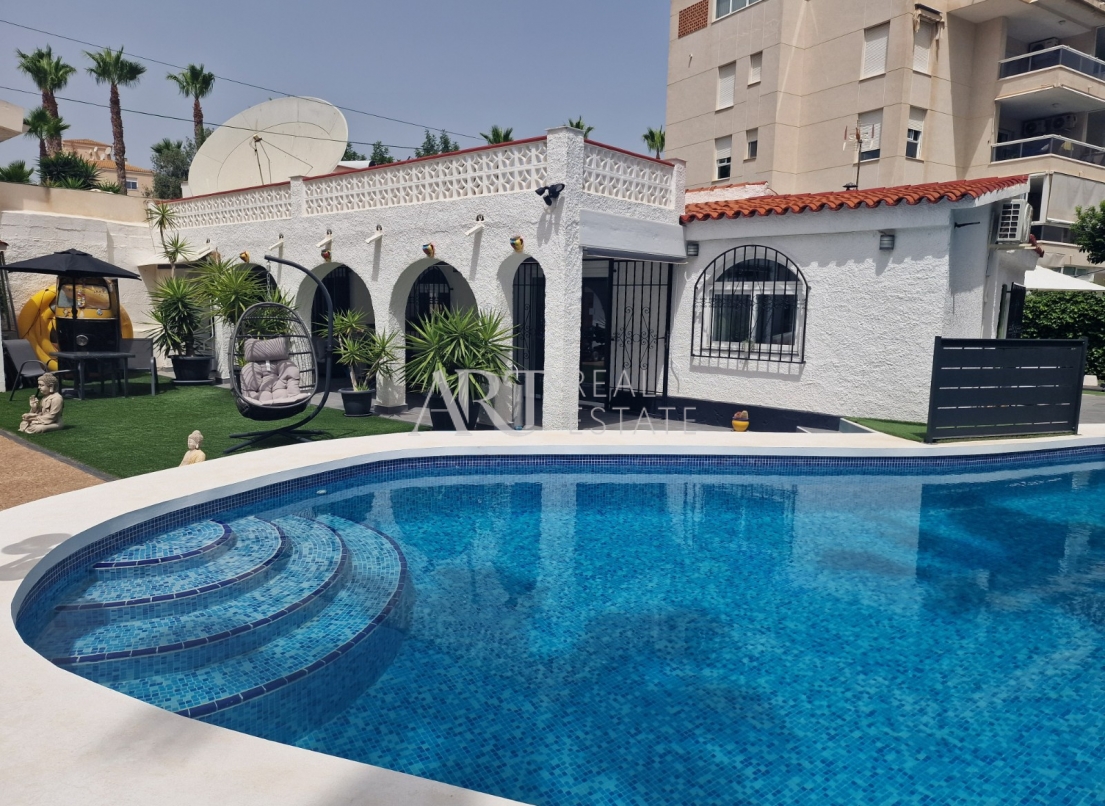 Resale - Villa - Albir