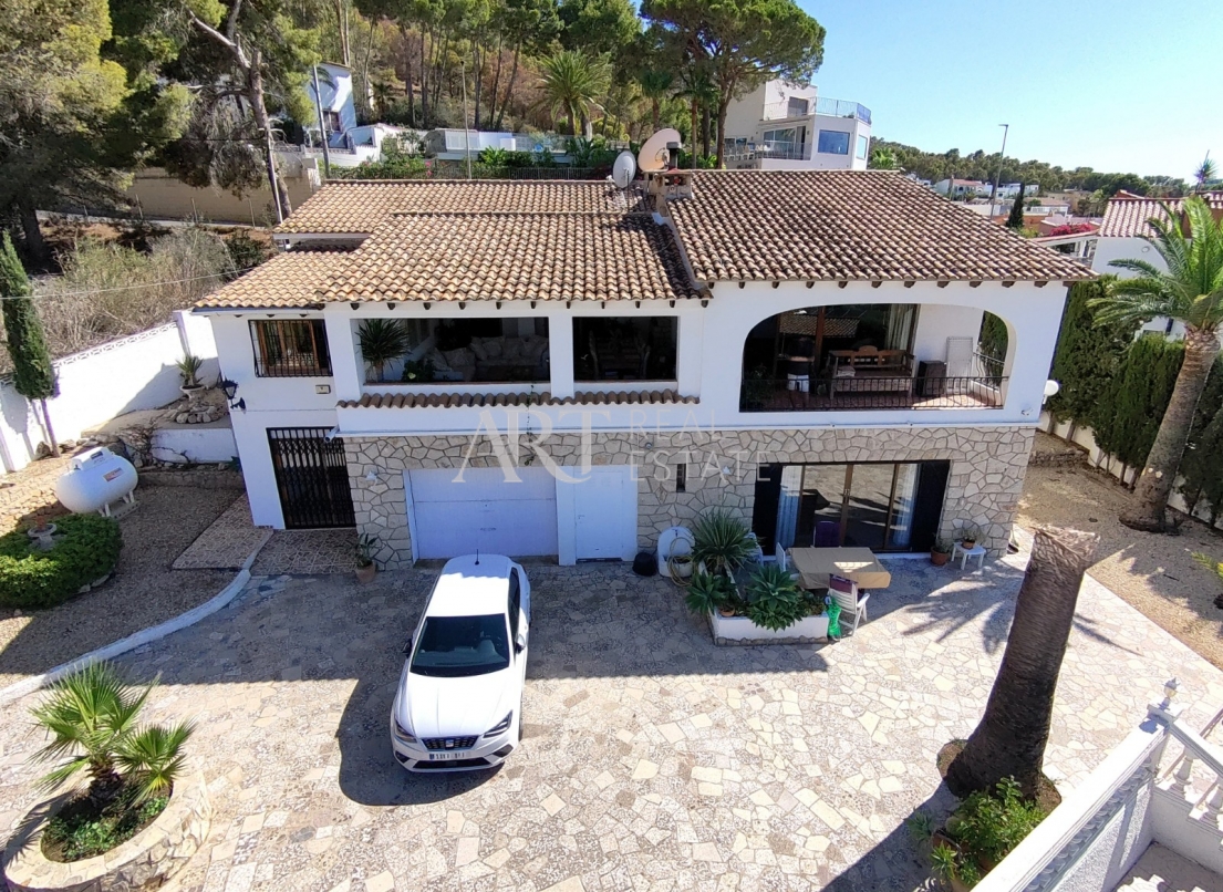 Resale - Villa - Albir