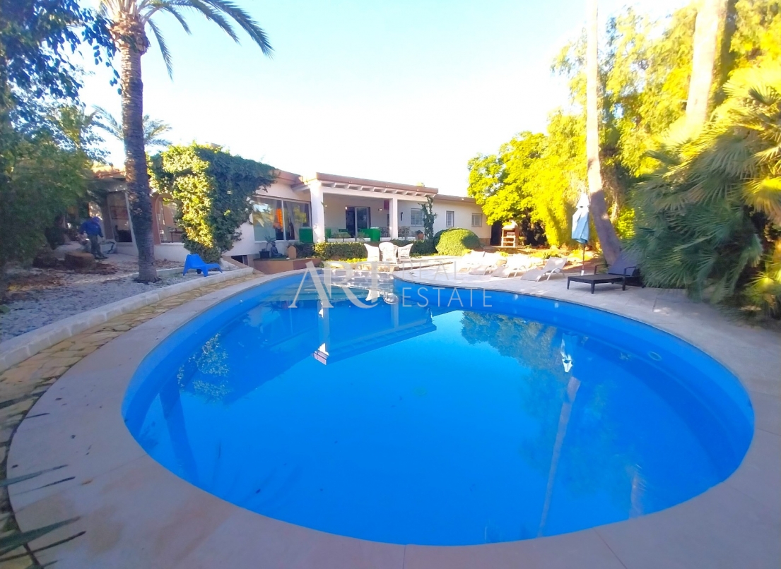 Resale - Villa - Albir