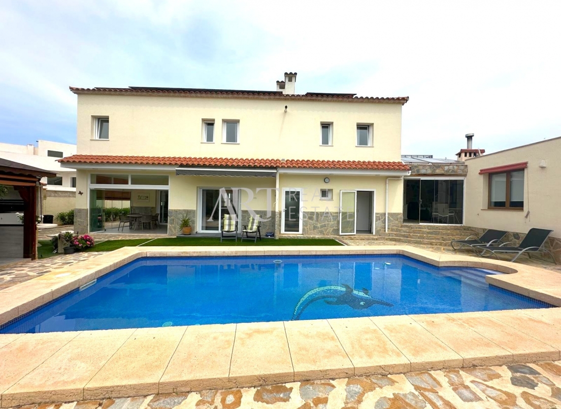Resale - Villa - Albir