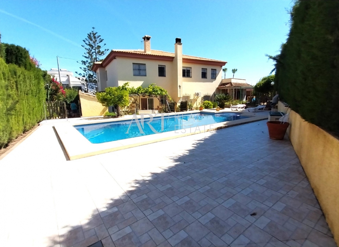 Resale - Villa - Albir