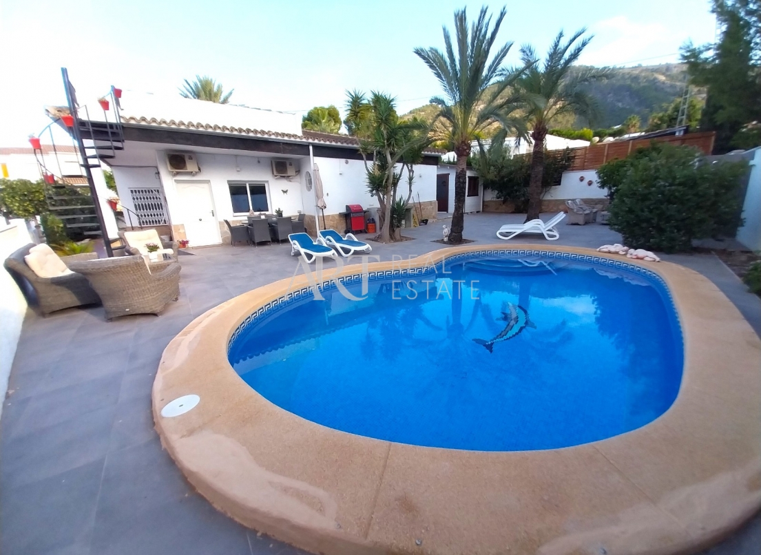 Resale - Villa - Albir