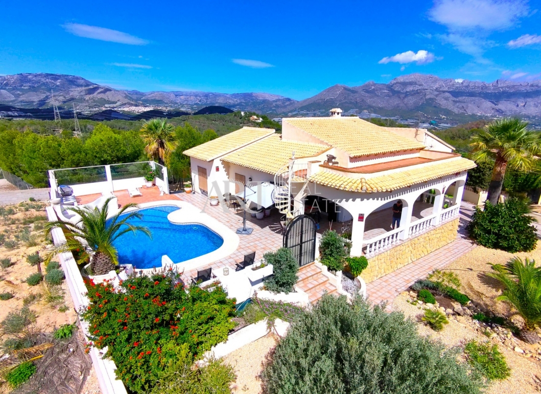 Resale - Villa - Alfas del Pí