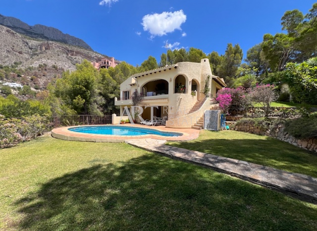 Resale - Villa - Altea