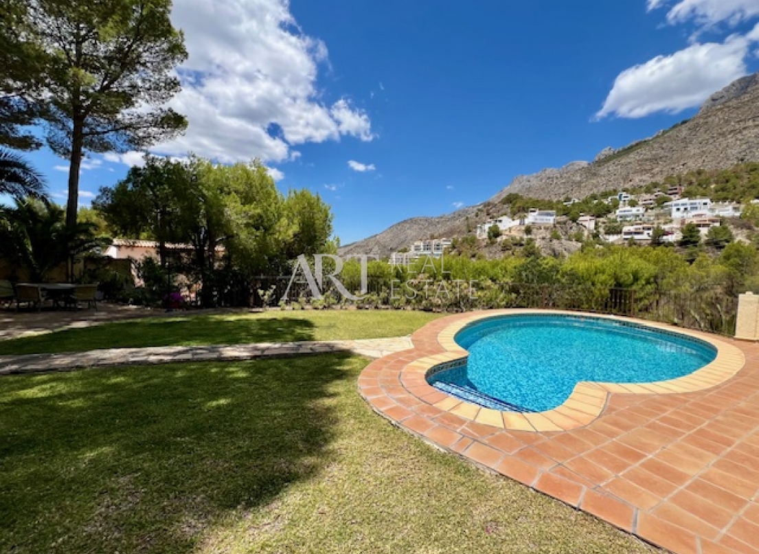 Resale - Villa - Altea