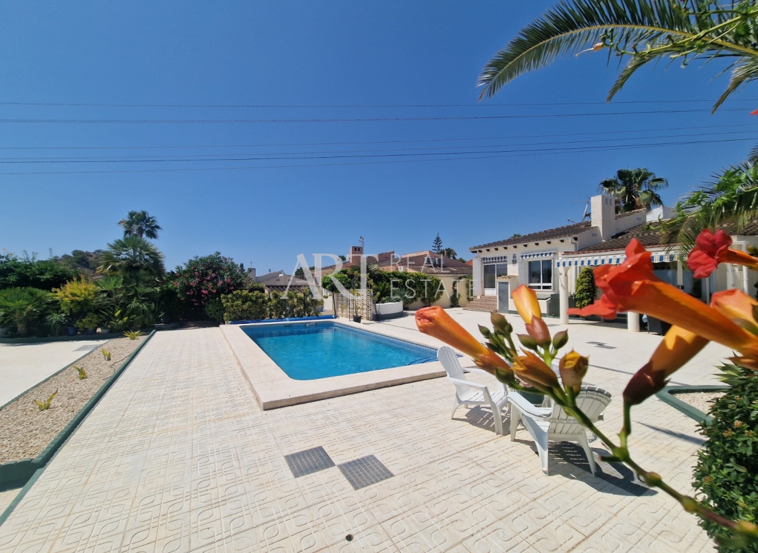 Resale - Villa - La Nucía