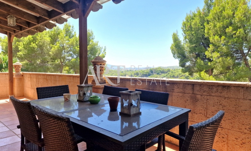 Resale - Villa - Altea