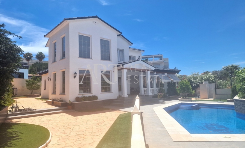 Resale - Villa - Albir