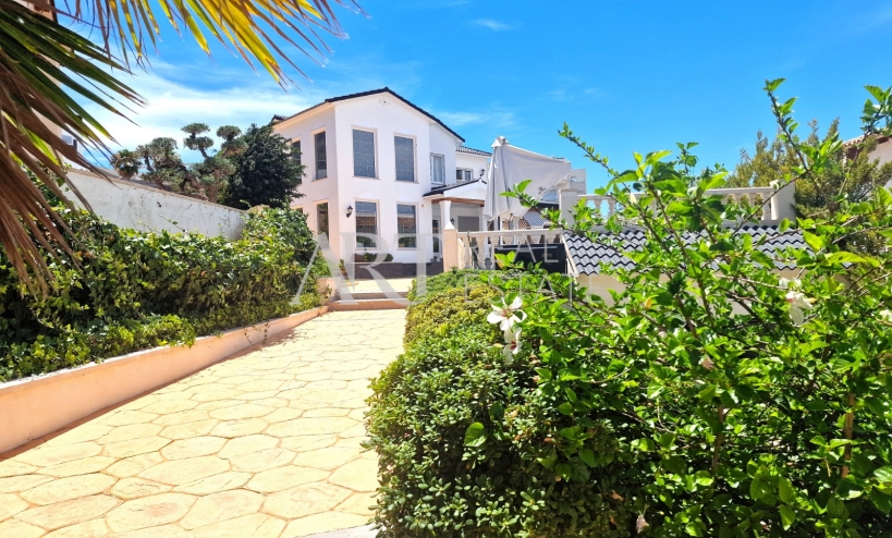 Resale - Villa - Albir