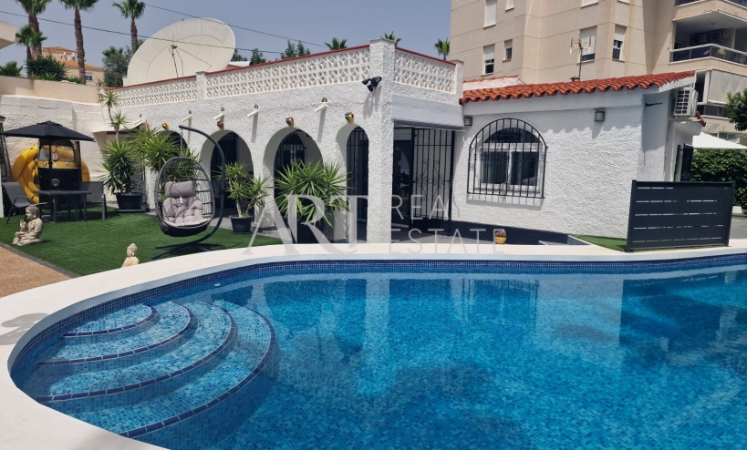 Resale - Villa - Albir