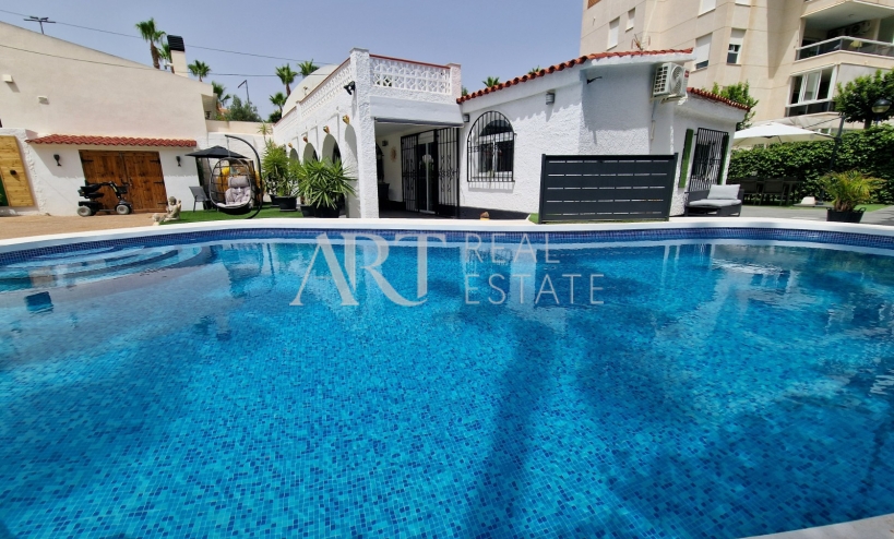 Resale - Villa - Albir