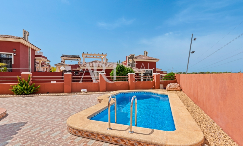 Resale - Villa - Algorfa