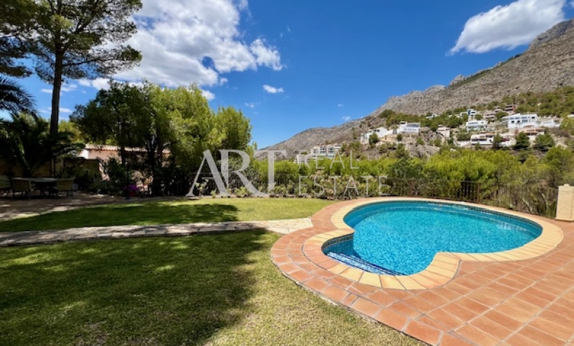 Resale - Villa - Altea