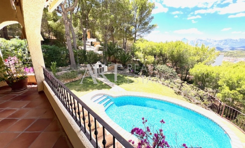 Resale - Villa - Altea