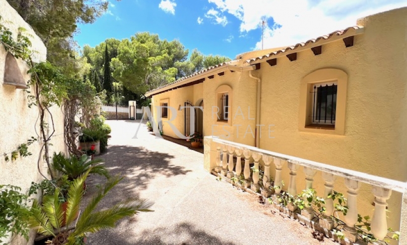 Resale - Villa - Altea