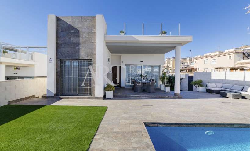 Resale - Villa - Orihuela costa - Villamartín