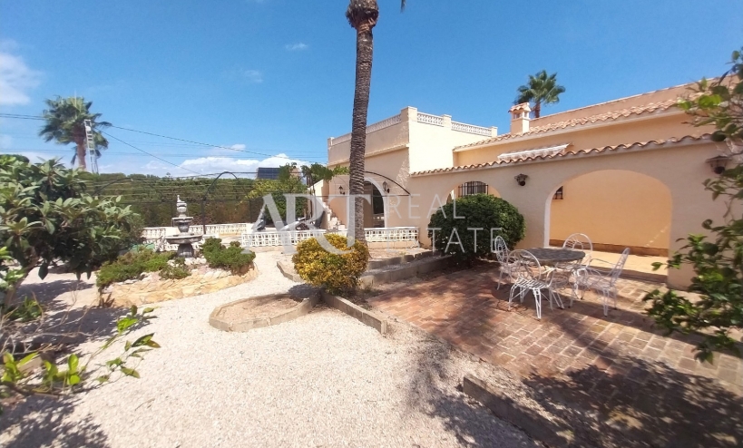 Resale - Villa - Alfas del Pí