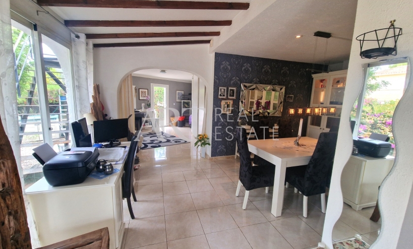 Resale - Villa - Albir