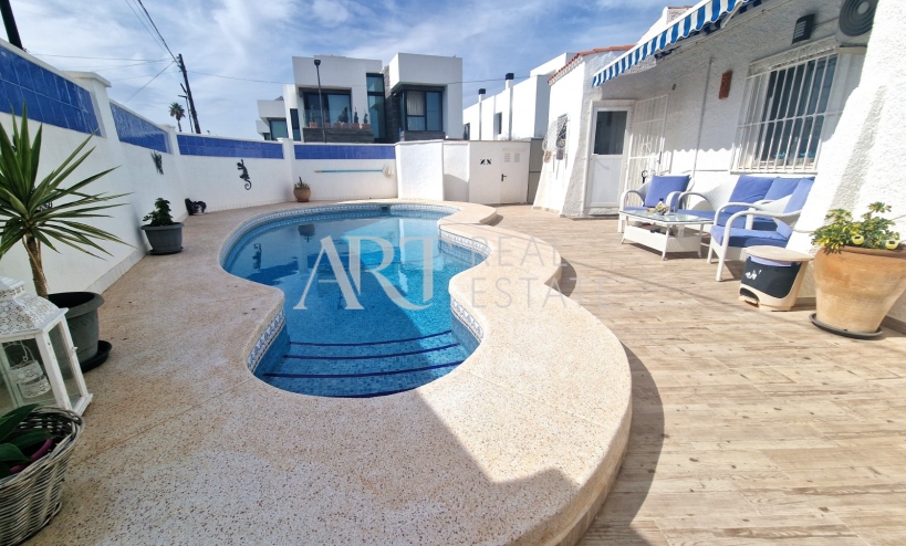 Resale - Villa - Albir