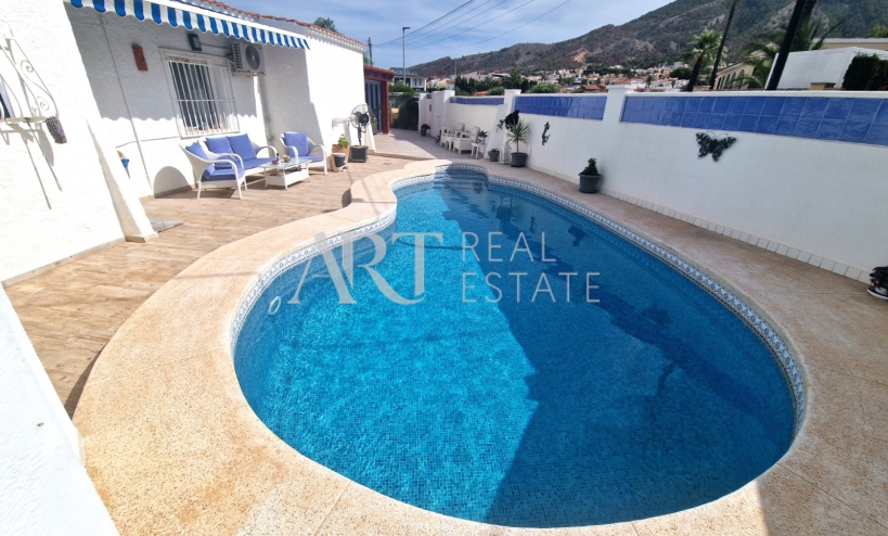 Resale - Villa - Albir