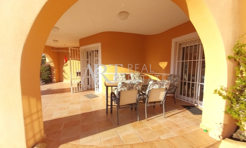 Resale - Villa - Villajoyosa