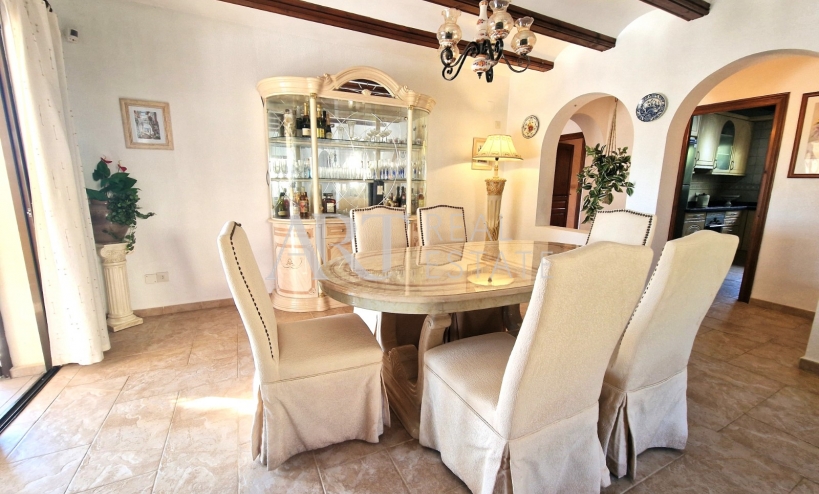 Resale - Villa - Altea