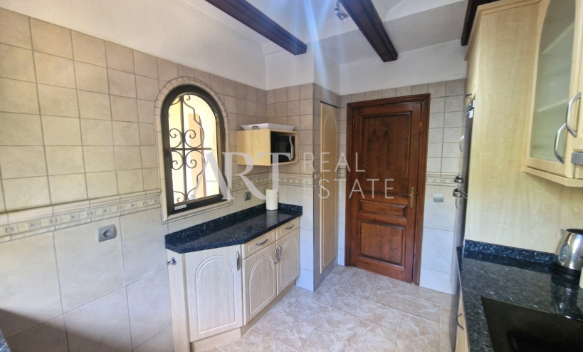 Resale - Villa - Altea