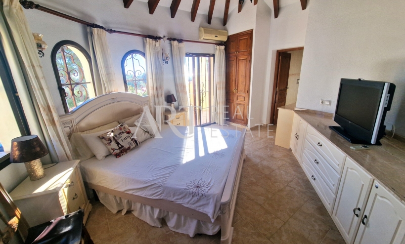 Resale - Villa - Altea