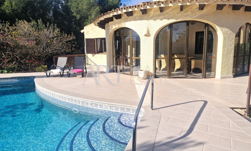 Resale - Villa - Altea