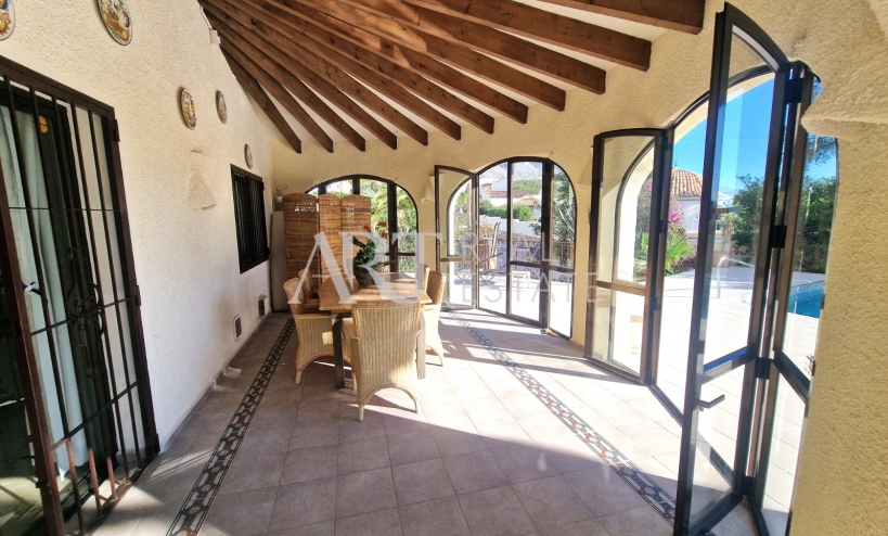 Resale - Villa - Altea