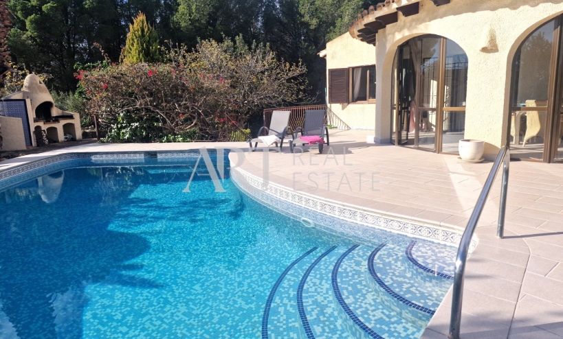 Resale - Villa - Altea