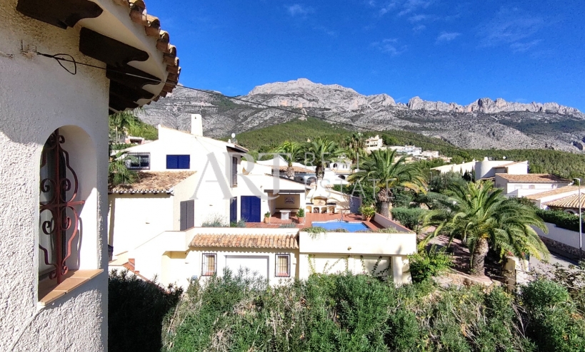 Resale - Villa - Altea