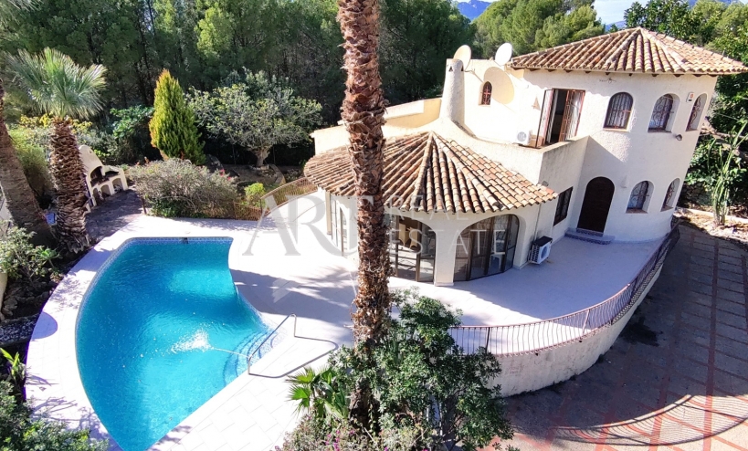 Resale - Villa - Altea