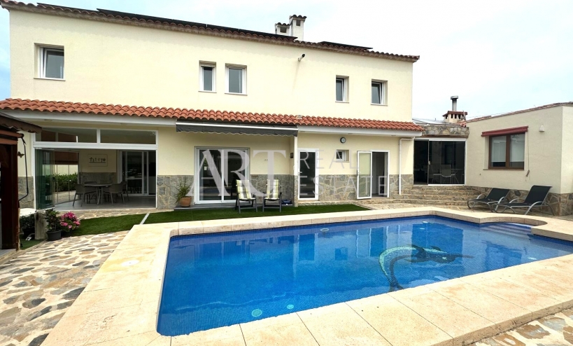 Resale - Villa - Albir