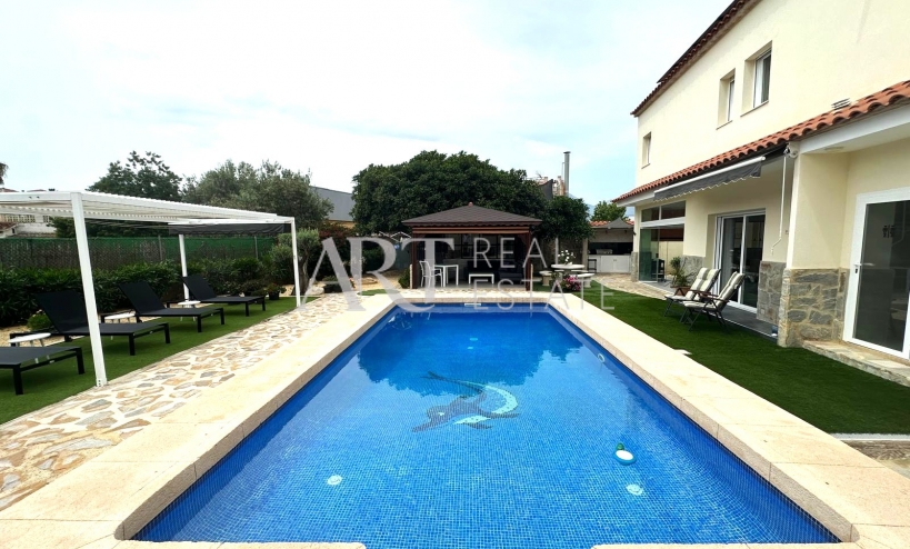 Resale - Villa - Albir