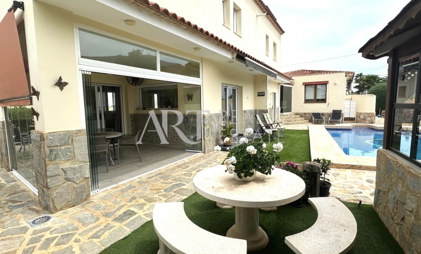 Resale - Villa - Albir
