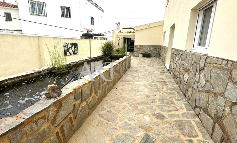Resale - Villa - Albir