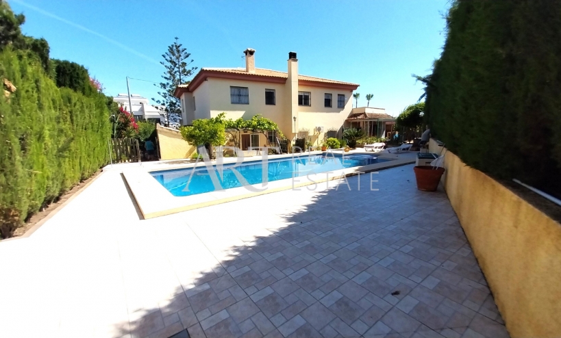 Resale - Villa - Albir