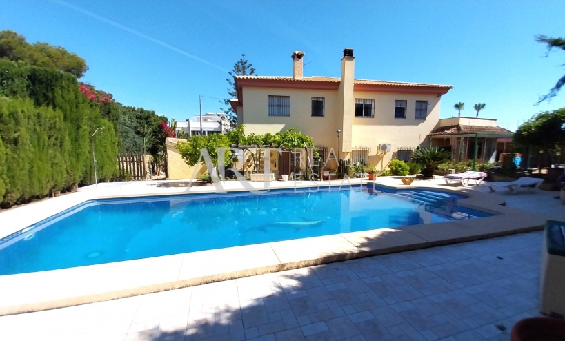 Resale - Villa - Albir