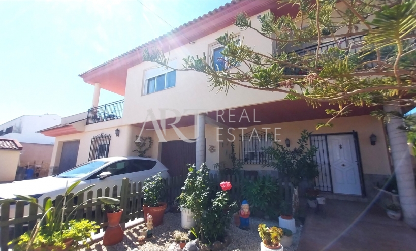 Resale - Villa - Albir