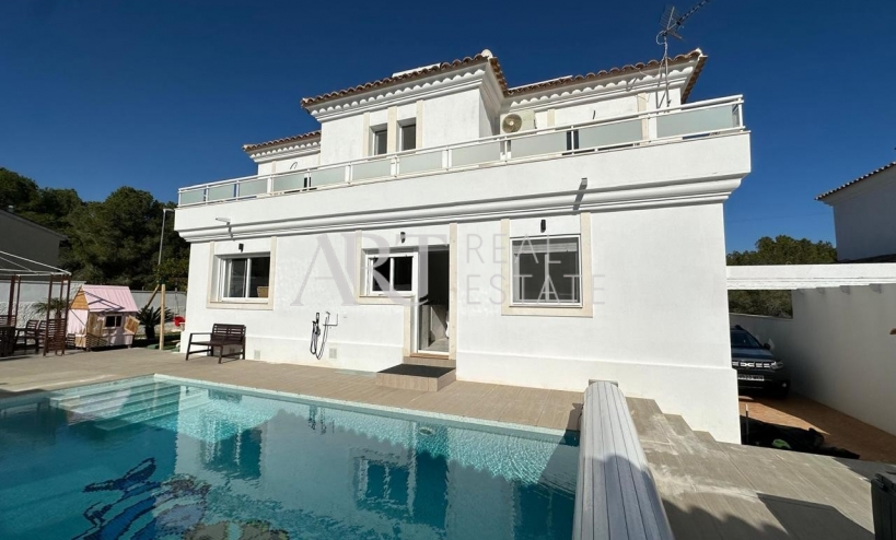 Resale - Villa - La Nucía
