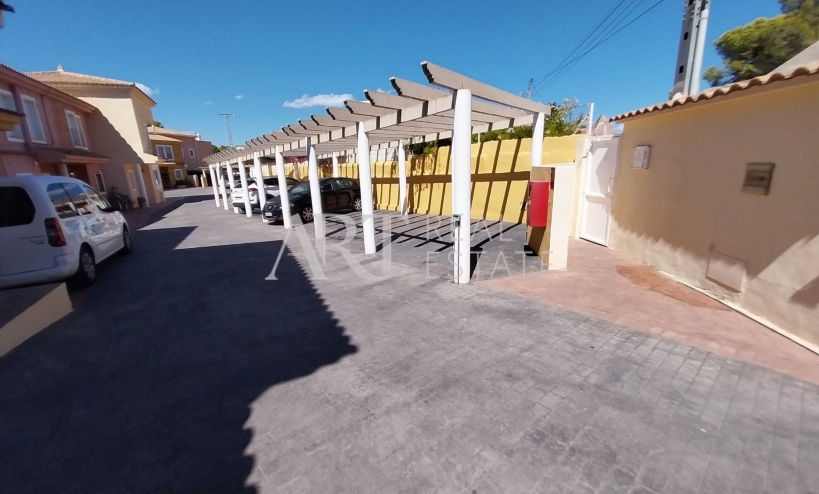 Videresalg - Tomannsbolig - Albir