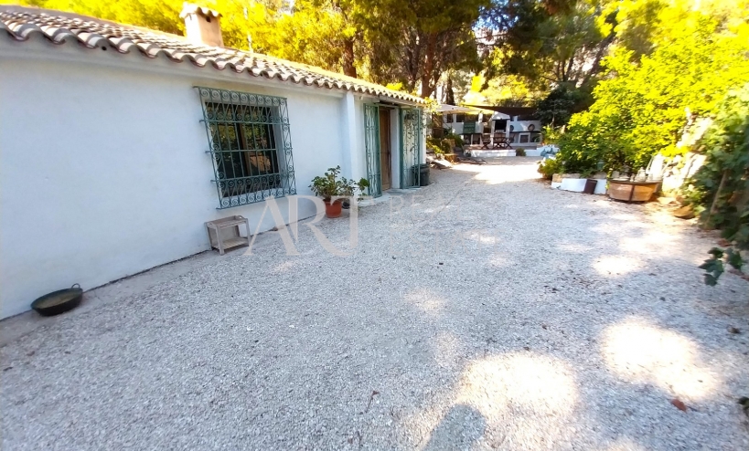 Resale - Villa - Altea